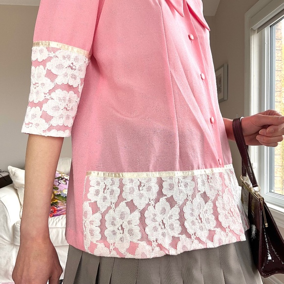 Vintage lace trim pink blouse/layering piece - Picture 4 of 16